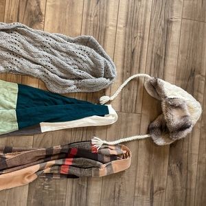 Set of 3 scarves and a warm hat